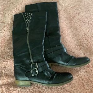 Women’s black boots